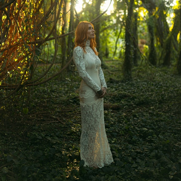 Elegant Ivory Lace Long Dress - Picture 9 of 11